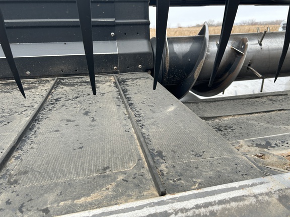 2009 MacDon FD70-35 Header Combine