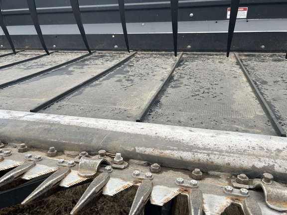 2009 MacDon FD70-35 Header Combine