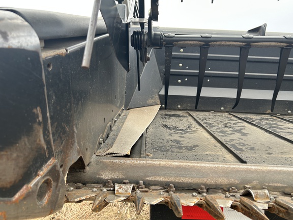 2009 MacDon FD70-35 Header Combine