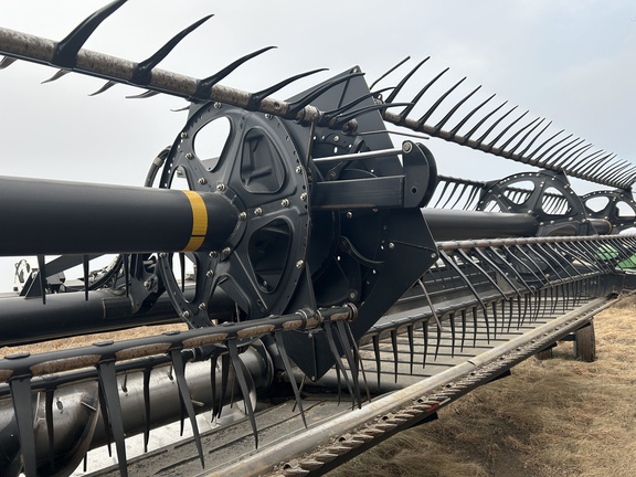2009 MacDon FD70-35 Header Combine