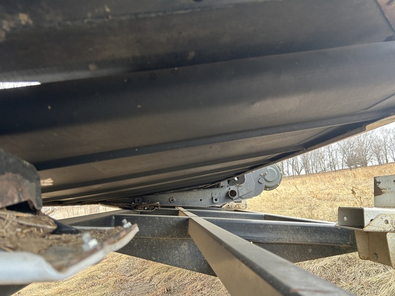 2009 MacDon FD70-35 Header Combine