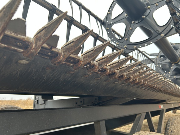 2009 MacDon FD70-35 Header Combine