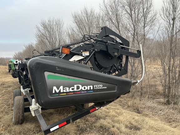 2009 MacDon FD70-35 Header Combine