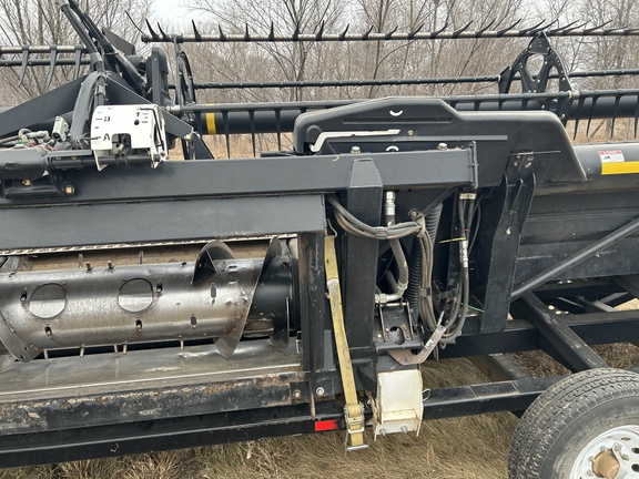 2009 MacDon FD70-35 Header Combine