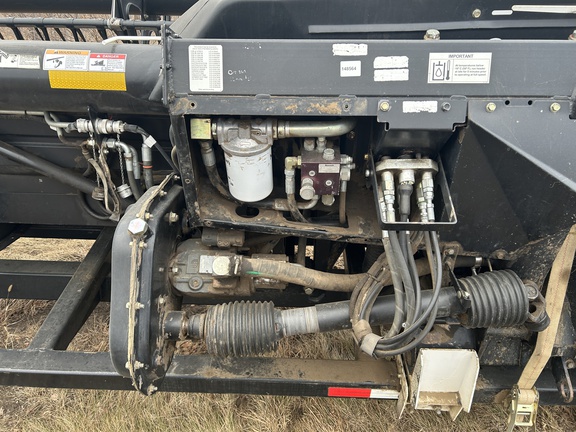 2009 MacDon FD70-35 Header Combine