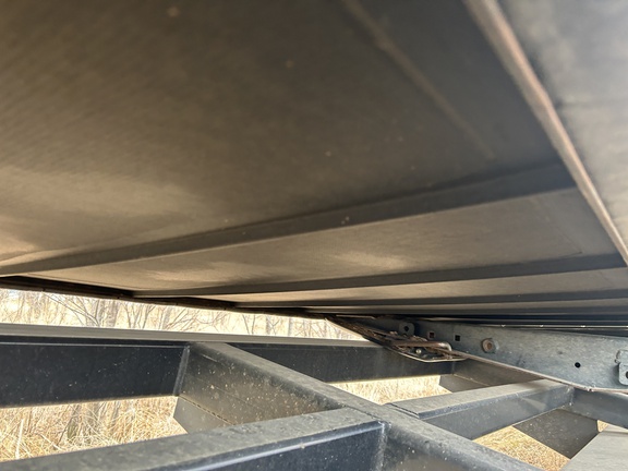 2009 MacDon FD70-35 Header Combine