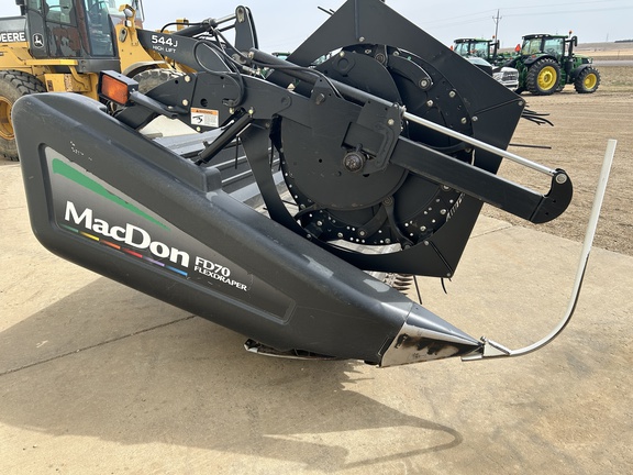 2009 MacDon FD70-35 Header Combine