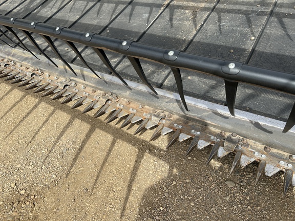 2009 MacDon FD70-35 Header Combine