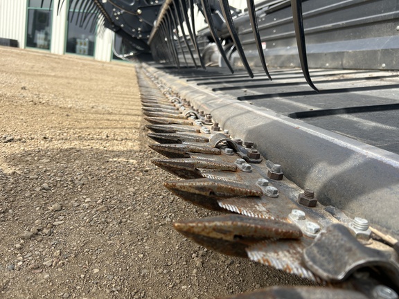 2009 MacDon FD70-35 Header Combine