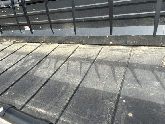 2009 MacDon FD70-35 Header Combine