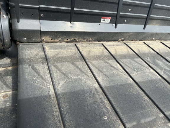 2009 MacDon FD70-35 Header Combine