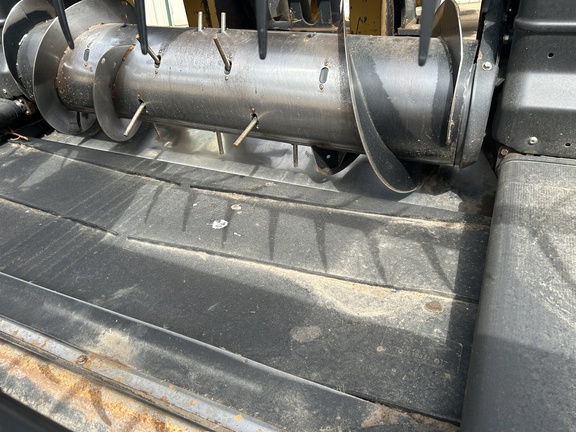 2009 MacDon FD70-35 Header Combine