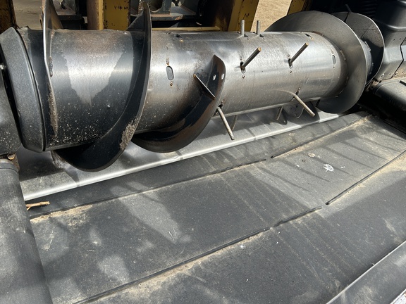 2009 MacDon FD70-35 Header Combine