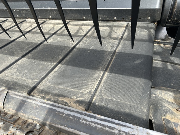 2009 MacDon FD70-35 Header Combine