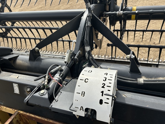 2009 MacDon FD70-35 Header Combine