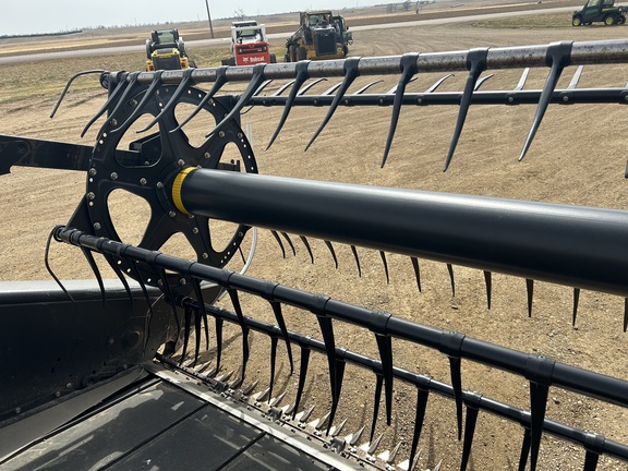 2009 MacDon FD70-35 Header Combine