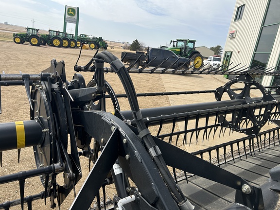 2009 MacDon FD70-35 Header Combine