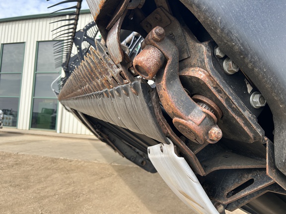 2009 MacDon FD70-35 Header Combine