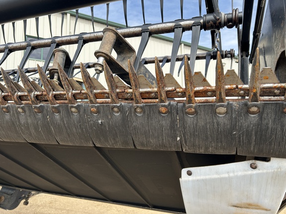 2009 MacDon FD70-35 Header Combine