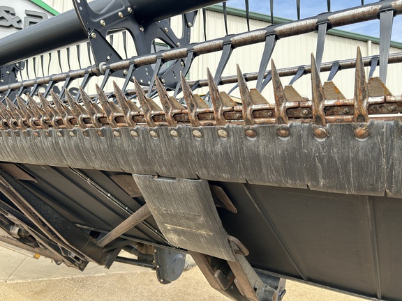 2009 MacDon FD70-35 Header Combine