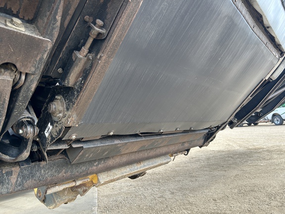 2009 MacDon FD70-35 Header Combine