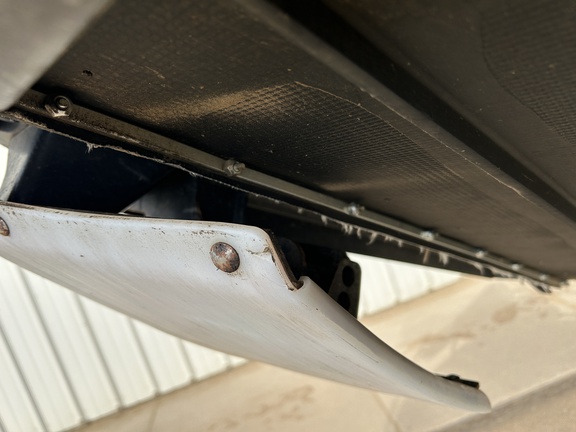 2009 MacDon FD70-35 Header Combine