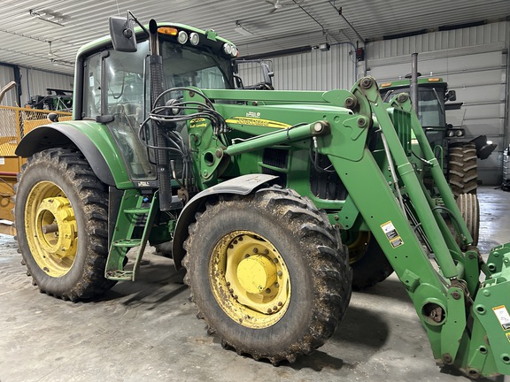 2008 John Deere 7430 Premium Tractor
