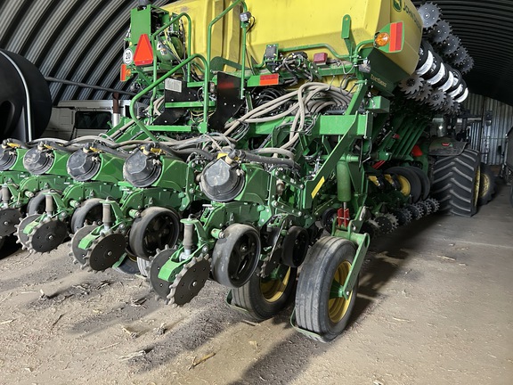 2023 John Deere 1795 Planter