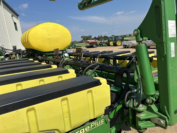 2002 John Deere 1770NT Planter