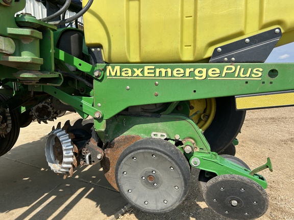 2002 John Deere 1770NT Planter