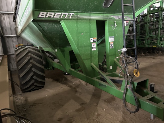 2011 Brent 1082 Grain Cart