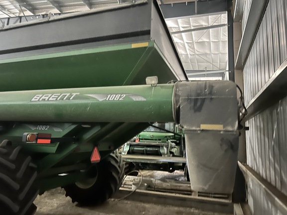 2011 Brent 1082 Grain Cart