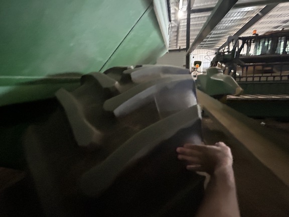2011 Brent 1082 Grain Cart