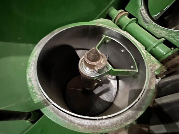 2011 Brent 1082 Grain Cart