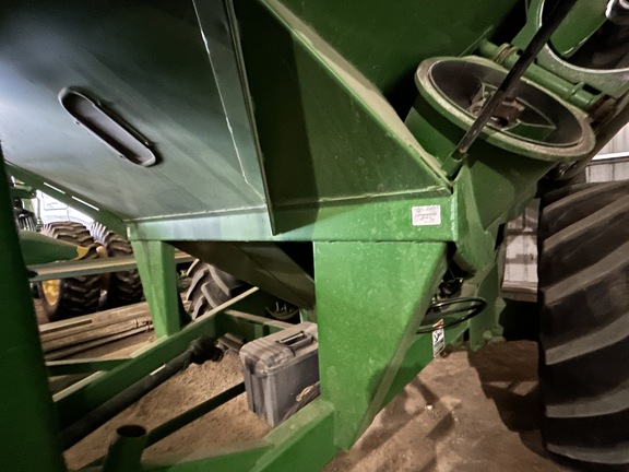 2011 Brent 1082 Grain Cart