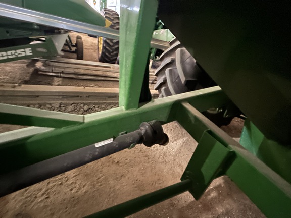 2011 Brent 1082 Grain Cart