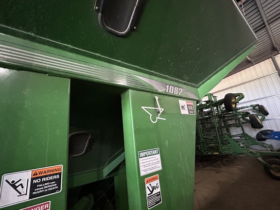2011 Brent 1082 Grain Cart
