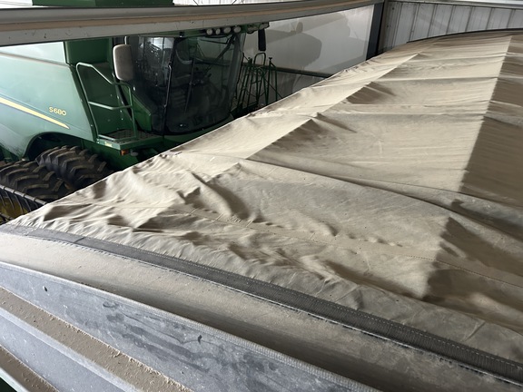 2011 Brent 1082 Grain Cart