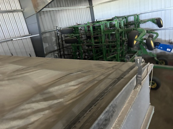 2011 Brent 1082 Grain Cart