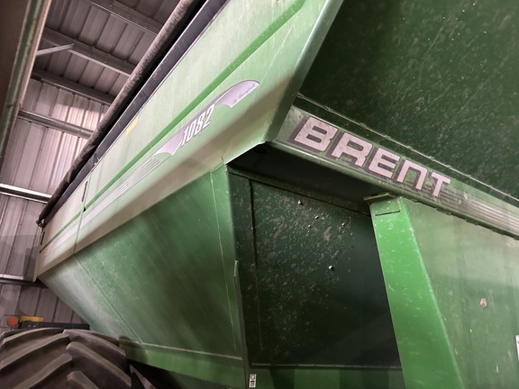 2011 Brent 1082 Grain Cart