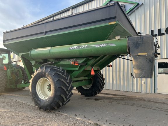 2011 Brent 1082 Grain Cart