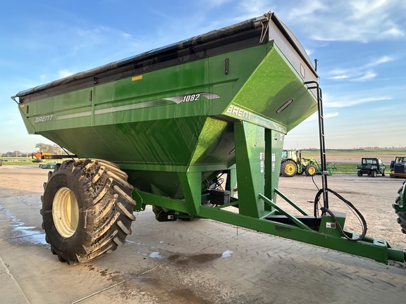 2011 Brent 1082 Grain Cart