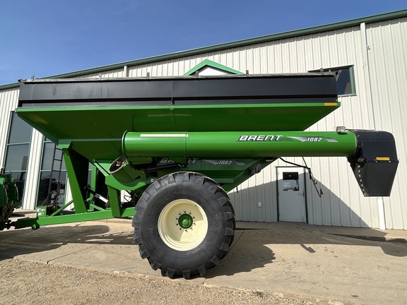 2011 Brent 1082 Grain Cart