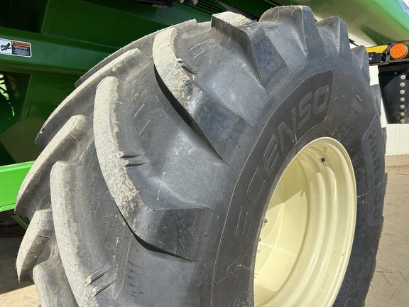 2011 Brent 1082 Grain Cart