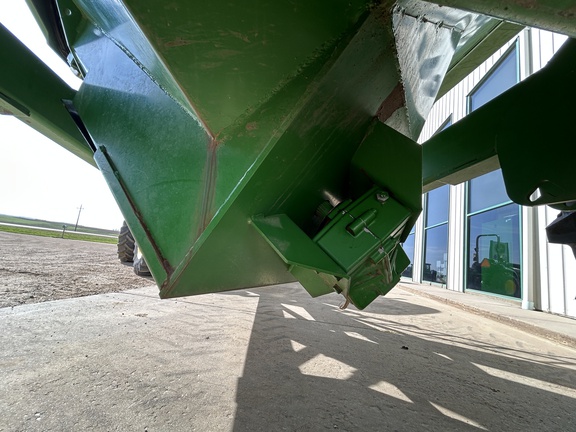2011 Brent 1082 Grain Cart
