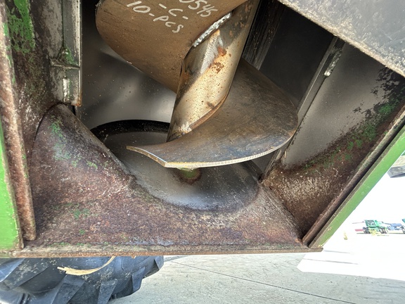 2011 Brent 1082 Grain Cart