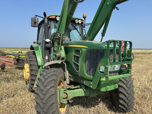 2011 John Deere 7330 Tractor