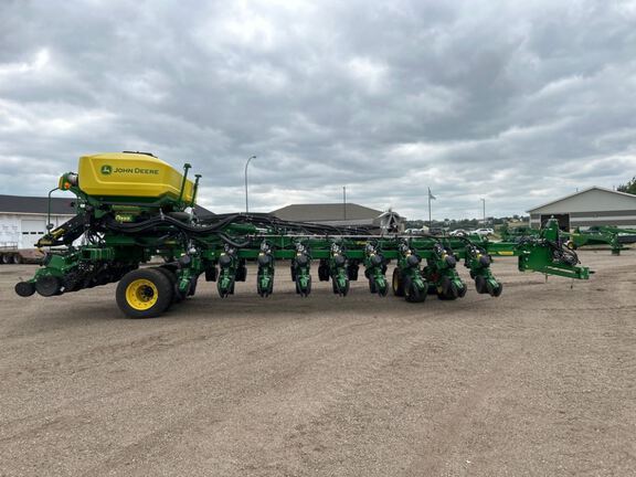 2023 John Deere DB60 Planter