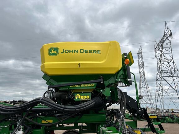 2023 John Deere DB60 Planter