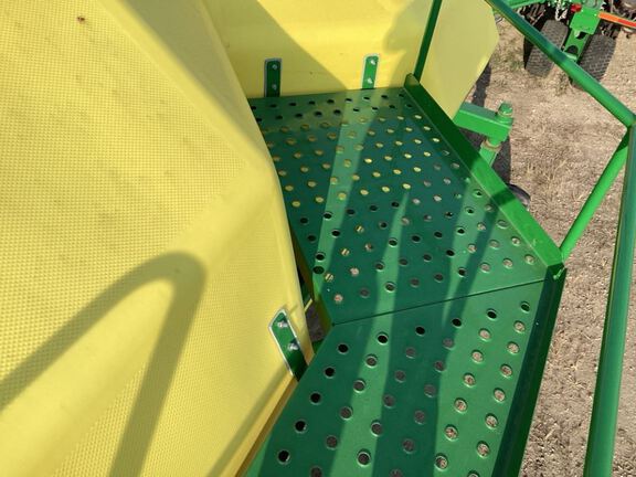 2022 John Deere N550 Air Seeder